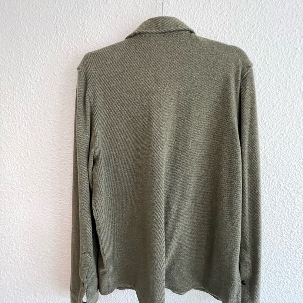 TWO Faherty Legend sweater shirts in grey twill and olive - Picture 6 of 16